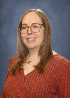 GradFoto_prof headshot (1) (1).jpg